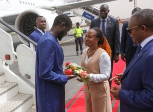 Lire la suite à propos de l’article Visite Officielle: Le président Bassirou Diomaye Faye a quitté Dakar pour Praia et Conakry
