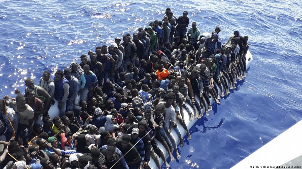 You are currently viewing Emigration Irrégulière: Une pirogue de 119 migrants, dont 20 femmes et 21 enfants encore interceptée par la Marine