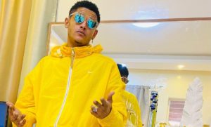 Lire la suite à propos de l’article Trafic de drogue: Le rappeur AKBESS interpellé et envoyé en prison…