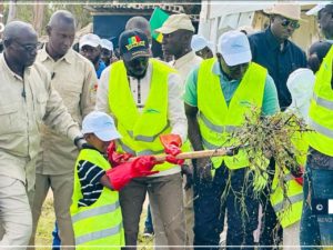 Lire la suite à propos de l’article Environnement: Lancement de la journée « Setal Sunu Rew » : le Président de la République invite les sénégalais à s’y mettre