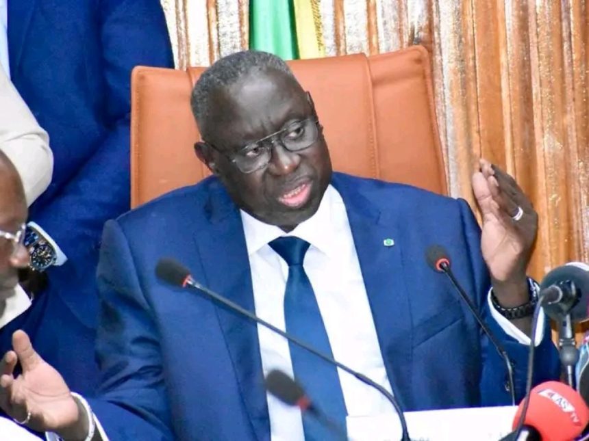 Lire la suite à propos de l’article Circulaire: le ministre de l’intérieur Jean Baptiste Tine répond aux maires