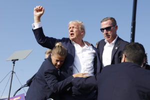 Lire la suite à propos de l’article Donald Trump victime d’une tentative d’assassinat lors d’un meeting