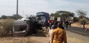 Lire la suite à propos de l’article Accident : 11 morts enregistrés ce lundi matin dans une collision entre un camion et un minibus entre Ngaye Mékhé et Kébémer