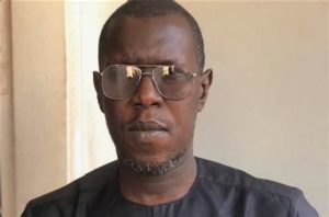 Lire la suite à propos de l’article Justice : Bah Diakhaté extrait de sa cellule et conduit au commissariat central pour un autre dossier