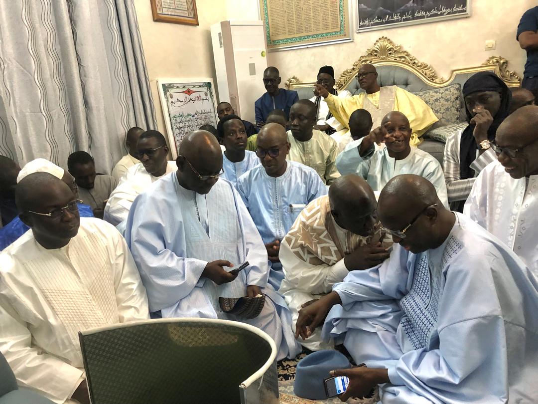 You are currently viewing En visite à Touba, la coalition Takku Wallu Sénégal a fait un exposé de la situation politique du Sénégal devant Serigne Mountakha