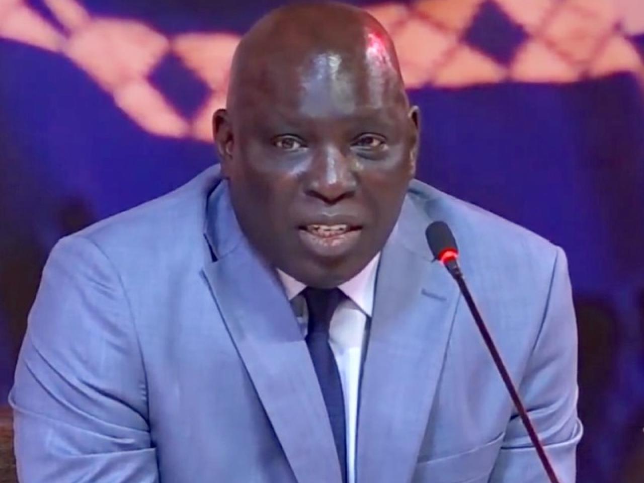 You are currently viewing Madiambal Diagne charge Ousmane Sonko : « Les médias qu’il stigmatise n’ont jamais appelé à un coup d’État »