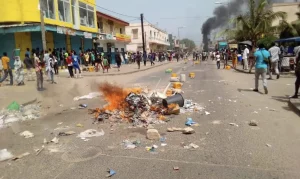 Lire la suite à propos de l’article Tensions au marché Sor de Saint-Louis : des marchands ambulants protestent contre leur déguerpissement