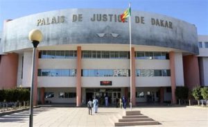 Tribunal de Dakar : Le chroniqueur Abdou Nguer et son co-prévenu seront fixés sur leur sort le 12 novembre prochain