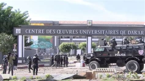 You are currently viewing UCAD sous tension : affrontements musclés entre étudiants et FDS