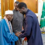 Lire la suite à propos de l’article Diomaye Faye reçoit le khalife de Léona Niassène pour évoquer cohésion et paix sociale