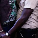 Lire la suite à propos de l’article Thiès : cinq personnes interpellées dans un appartement, l’un des suspects se déclare séropositif