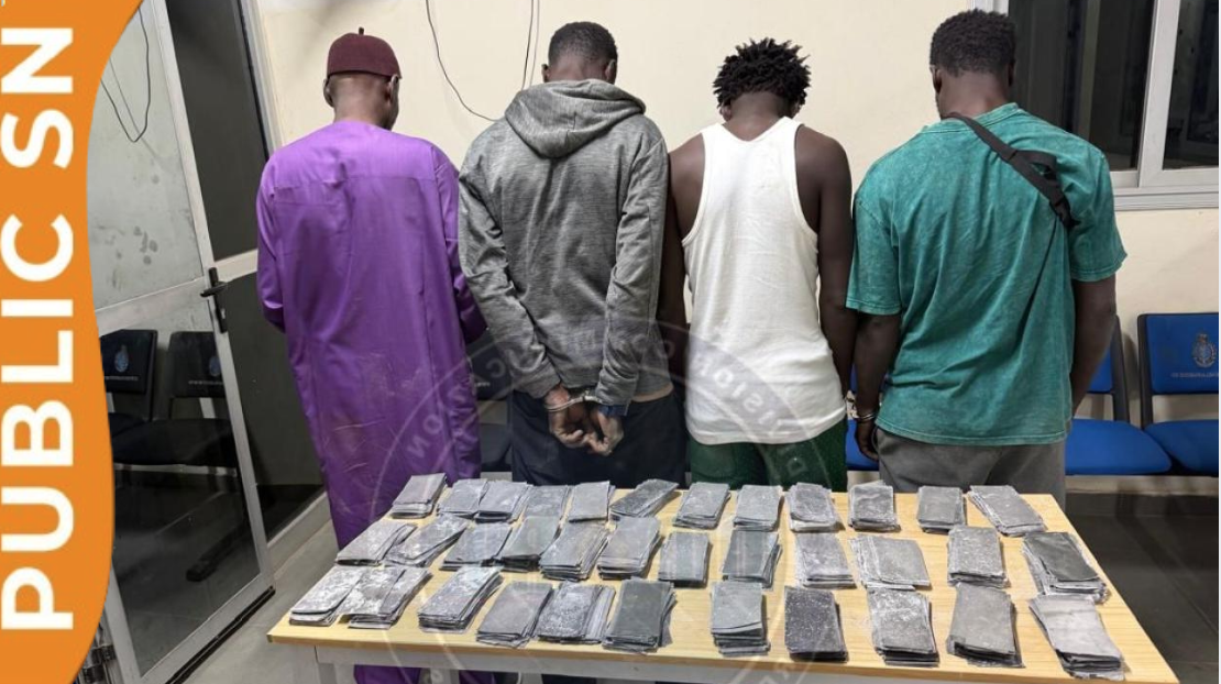 You are currently viewing Rufisque : 2 milliards F CFA en billets noirs saisis, cinq suspects arrêtés