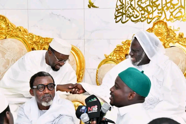 You are currently viewing Gamou 2026 : Ousmane Sonko rend visite à la famille de Mame El Hadji Ndiéguène à Thiès