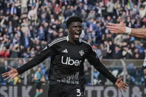 Lire la suite à propos de l’article Mercato : Everton revient à la charge pour Assane Diao, Côme réclamerait 75 millions d’euros