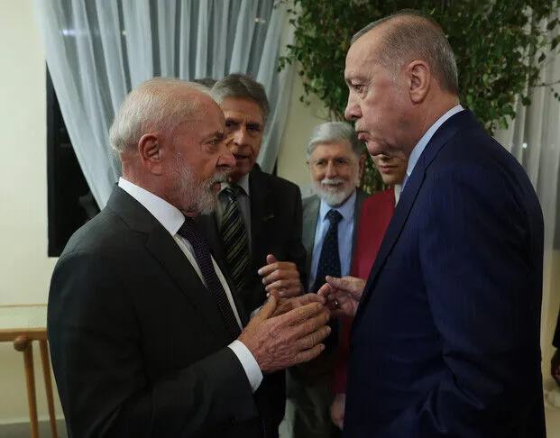 You are currently viewing Türkiye-Brésil : Erdogan et Lula discutent du renforcement de la coopération bilatérale