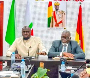Lire la suite à propos de l’article Doumbouya limoge 2 ministres et réaffirme la lutte anticorruption