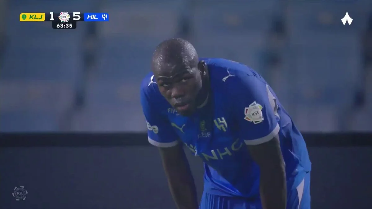 You are currently viewing Al-Hilal : Kalidou Koulibaly provoque un penalty après une incroyable erreur