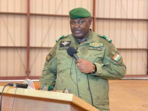 Lire la suite à propos de l’article Niger : Abdourahamane Tiani remanie la haute hiérarchie militaire après la mutinerie de Niamey