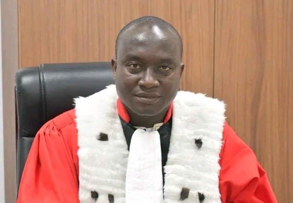 You are currently viewing Guinée : l’ancien avocat général Algassimou Diallo transféré à la prison de Macenta
