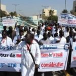 Lire la suite à propos de l’article SAMES : les médecins, pharmaciens et dentistes reconduisent la grève les 16 et 17 septembre
