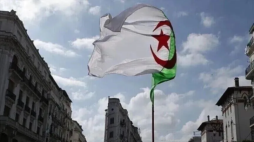 You are currently viewing Alger annonce la rupture de ses relations diplomatiques avec les Émirats arabes unis