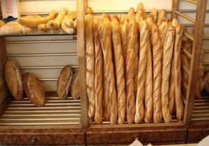 Lire la suite à propos de l’article Pain : les boulangers annoncent une hausse de la baguette à 210 FCFA